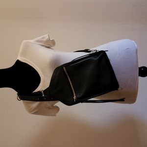 Elliot Sling Pack Pebble Smooth Leather  Medium Crossbody